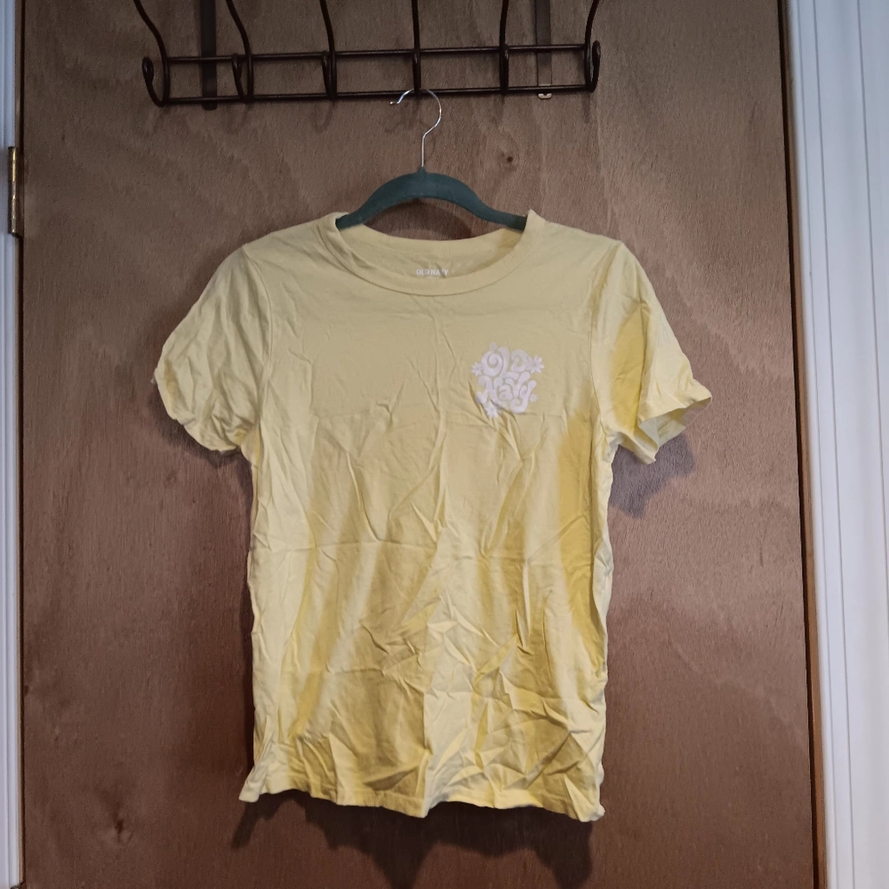Old Navy Women Yellow Graphic T-Shirt In Size Small
